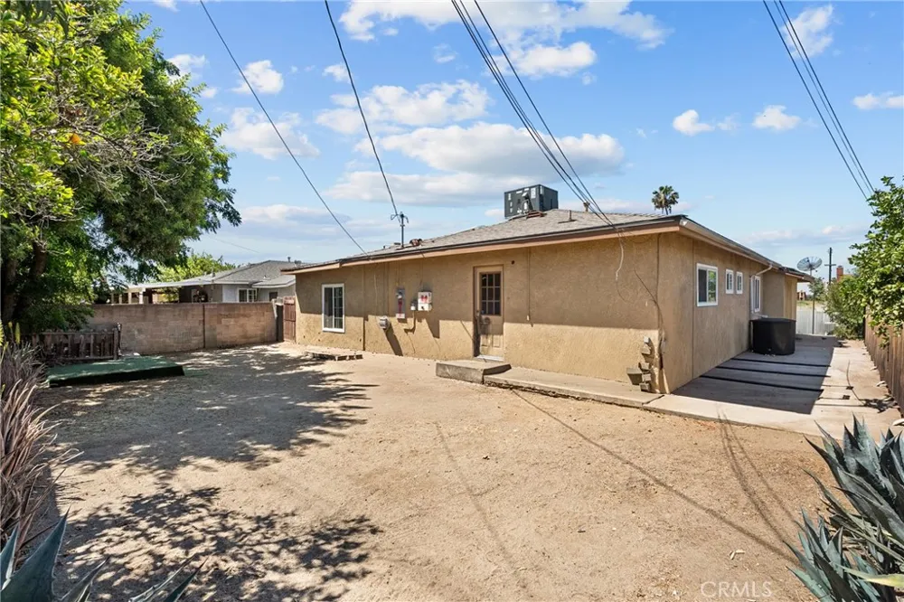 11924 Chadron Avenue San Fernando, CA 91340