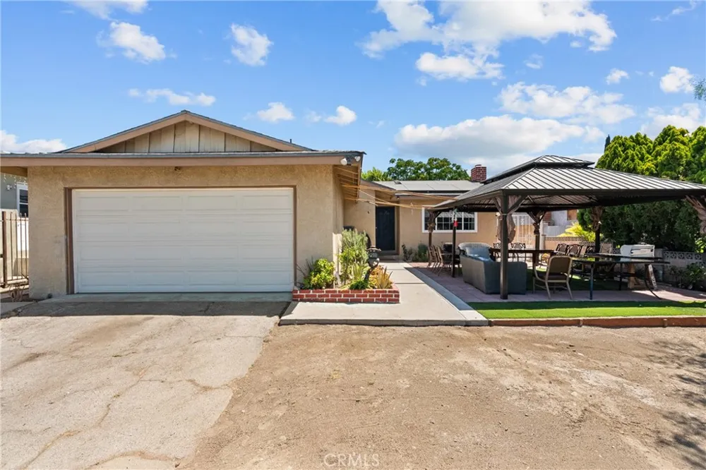 11924 Chadron Avenue San Fernando, CA 91340