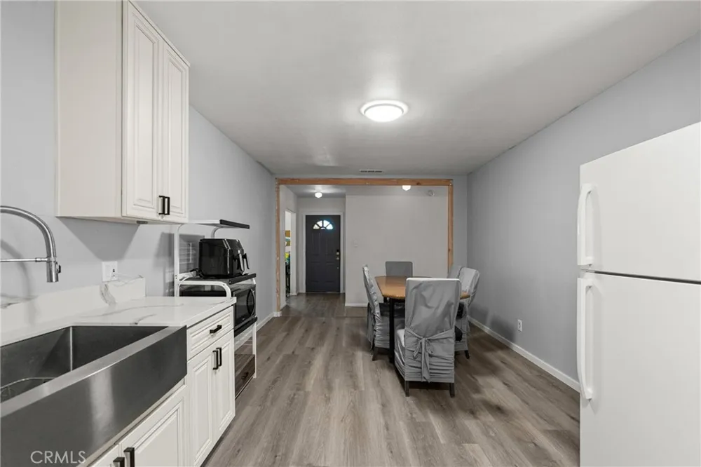 11924 Chadron Avenue San Fernando, CA 91340
