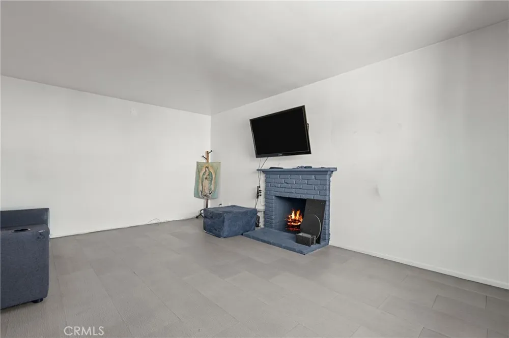 11924 Chadron Avenue San Fernando, CA 91340