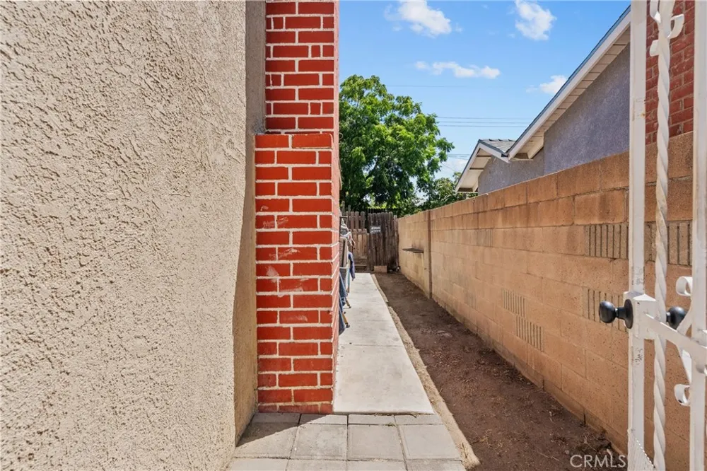 11924 Chadron Avenue San Fernando, CA 91340