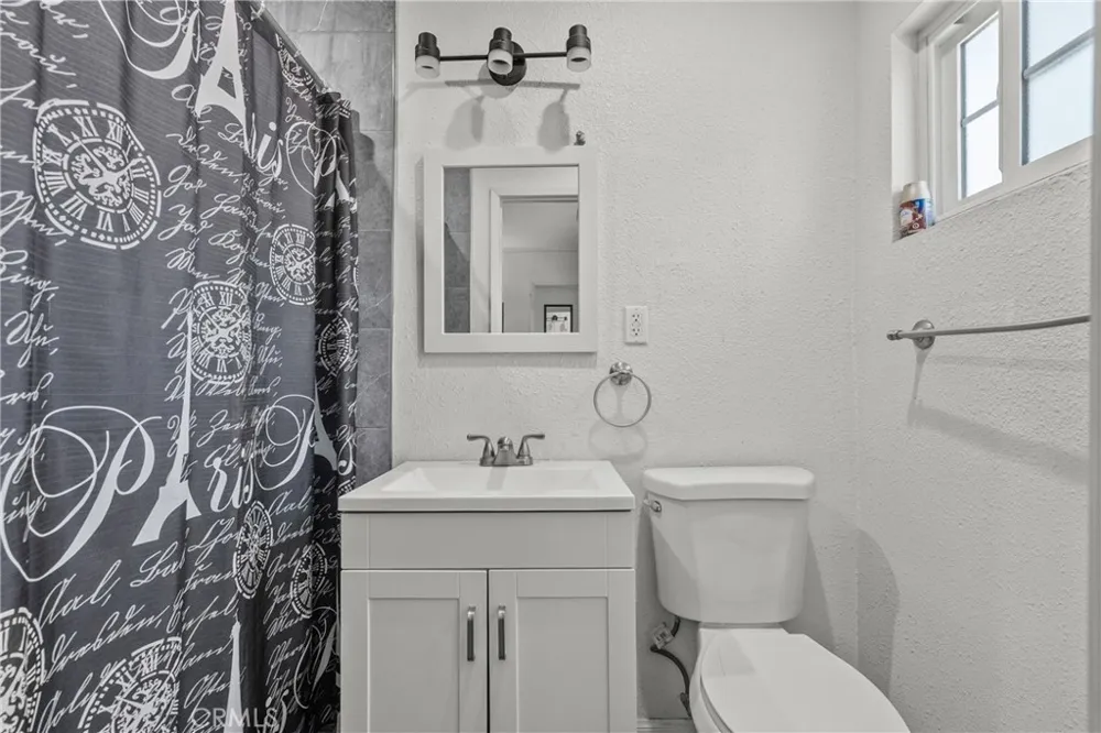 11924 Chadron Avenue San Fernando, CA 91340