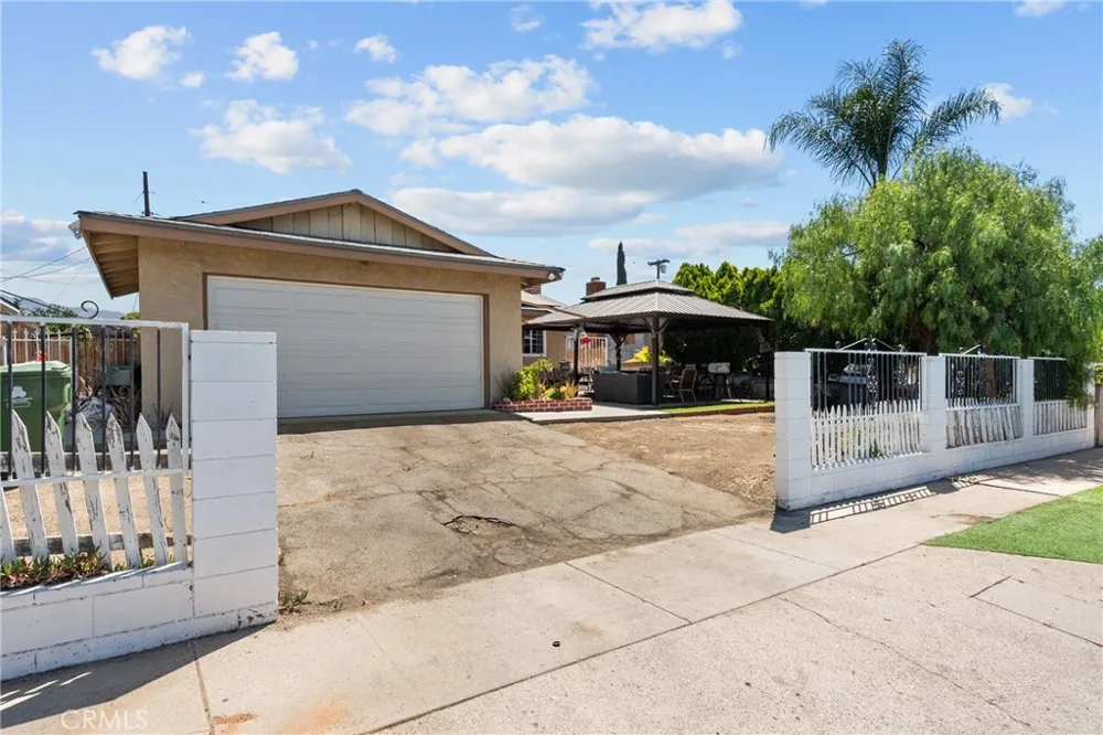 11924 Chadron Avenue San Fernando, CA 91340