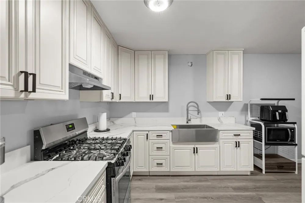 11924 Chadron Avenue San Fernando, CA 91340