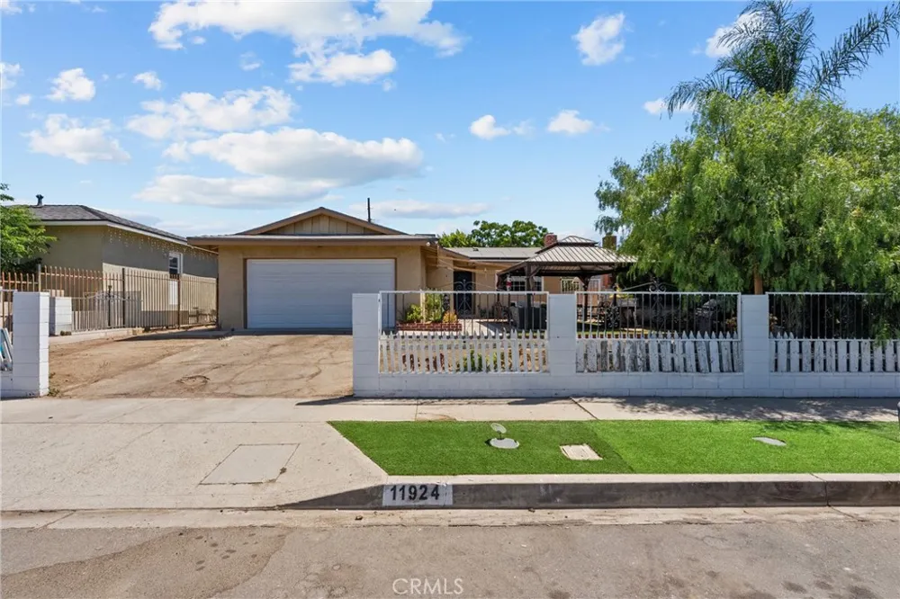 11924 Chadron Avenue San Fernando, CA 91340