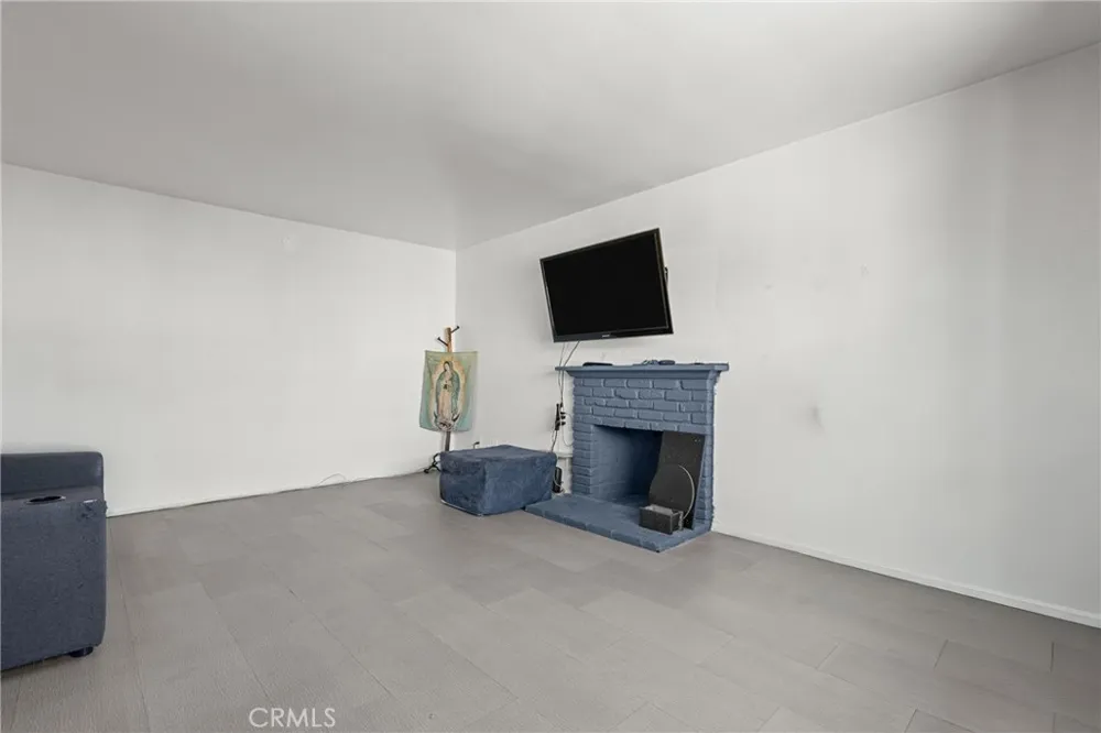11924 Chadron Avenue San Fernando, CA 91340