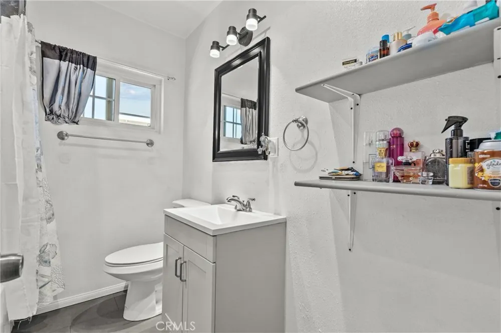 11924 Chadron Avenue San Fernando, CA 91340