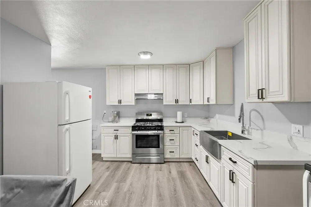 11924 Chadron Avenue San Fernando, CA 91340