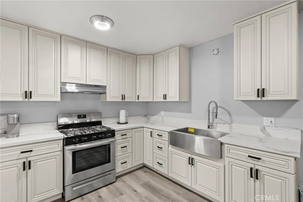 11924 Chadron Avenue San Fernando, CA 91340