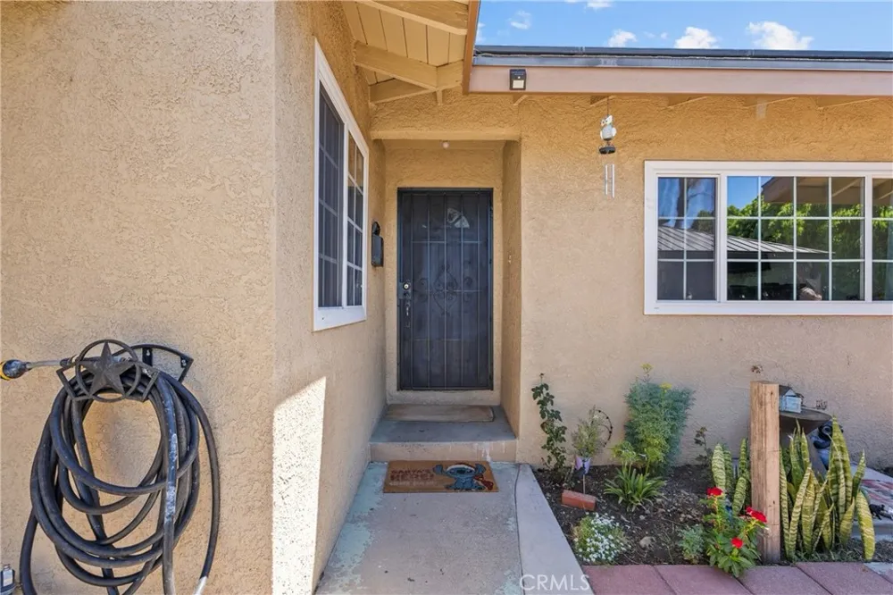 11924 Chadron Avenue San Fernando, CA 91340