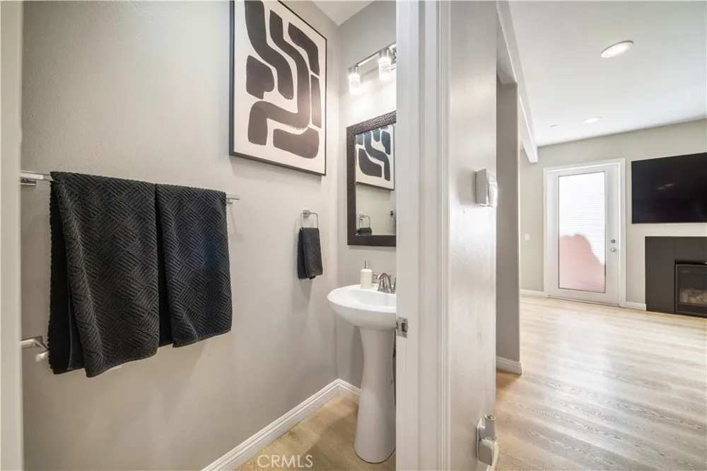 851 Christian Court Upland, CA 91784
