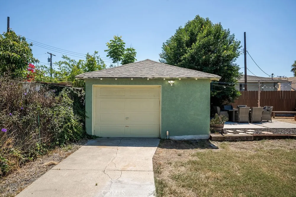 346 W Artesia Pomona, CA 91768