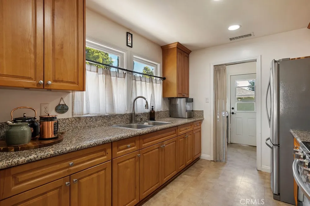 346 W Artesia Pomona, CA 91768