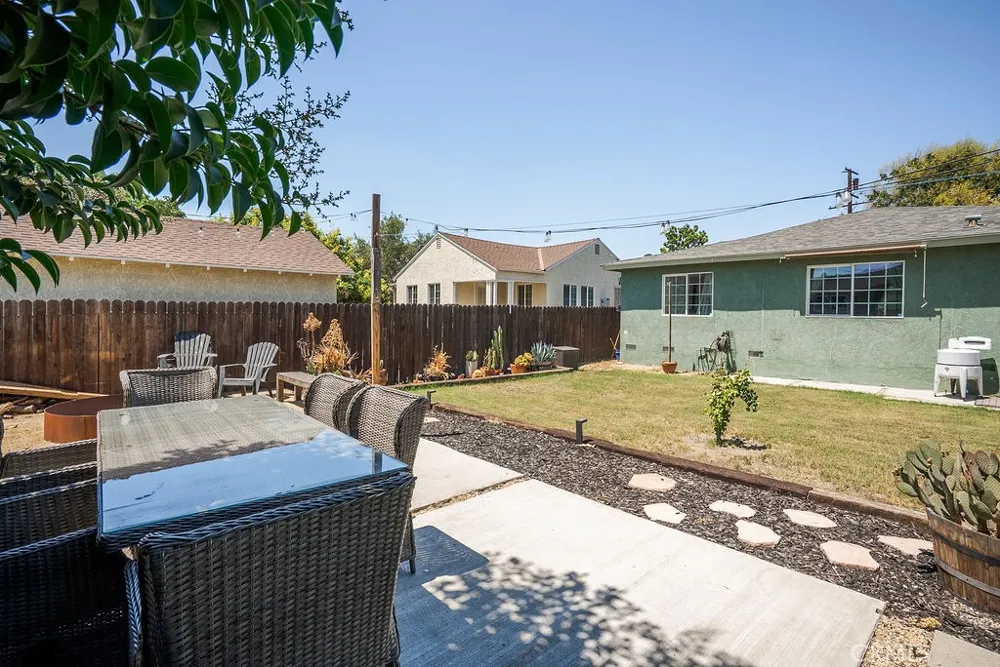 346 W Artesia Pomona, CA 91768