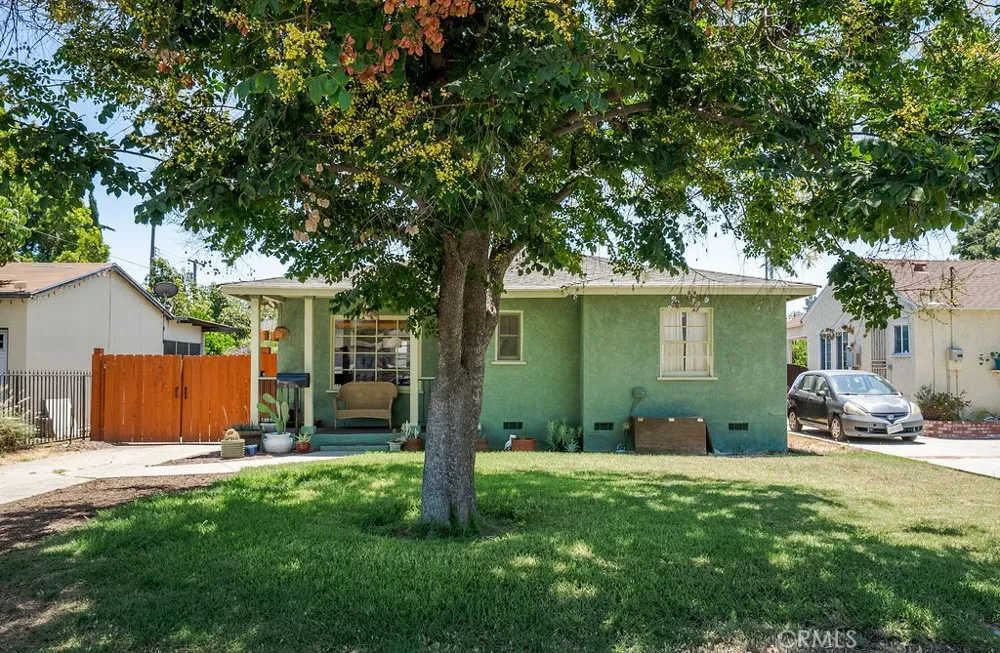 346 W Artesia Pomona, CA 91768