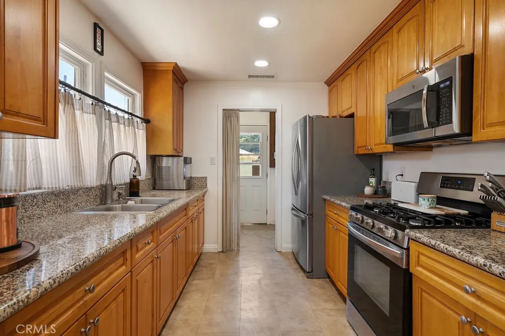 346 W Artesia Pomona, CA 91768