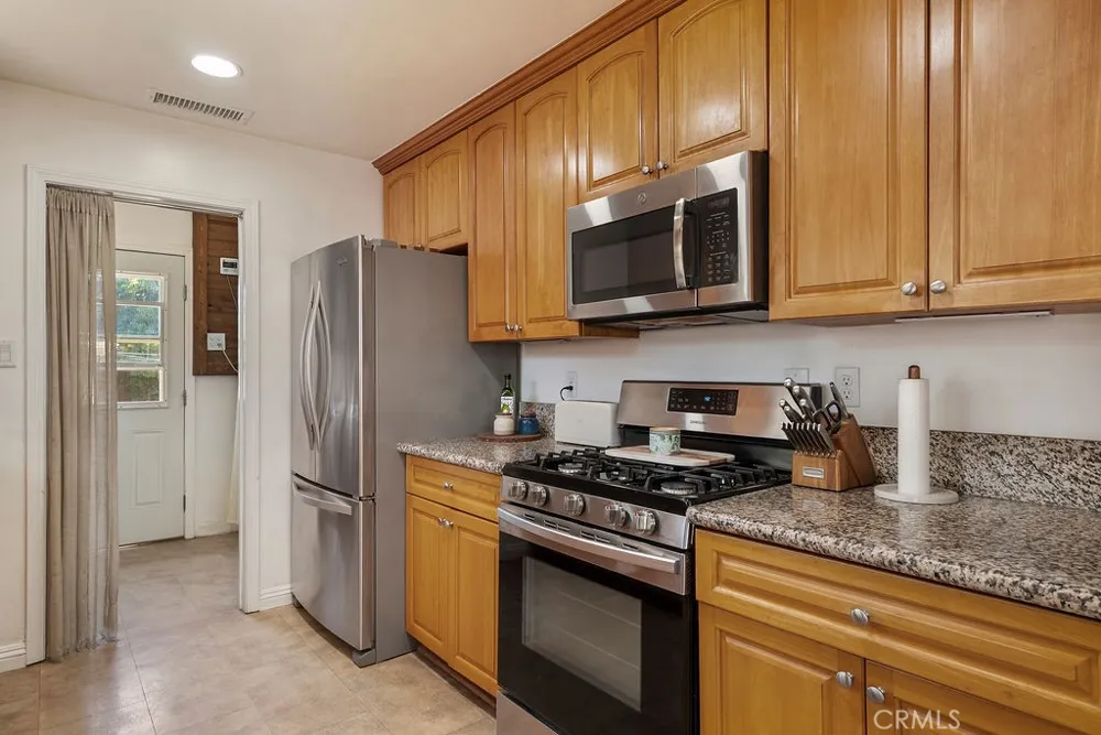 346 W Artesia Pomona, CA 91768