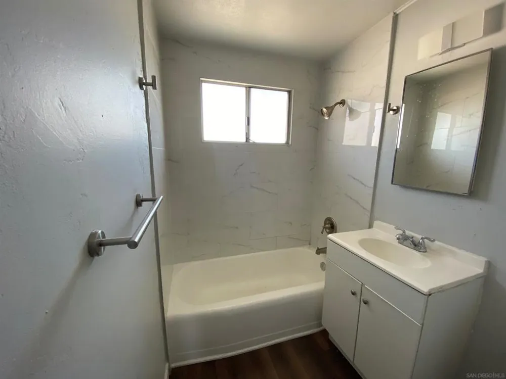 532 1st St #I El Cajon, CA 92021