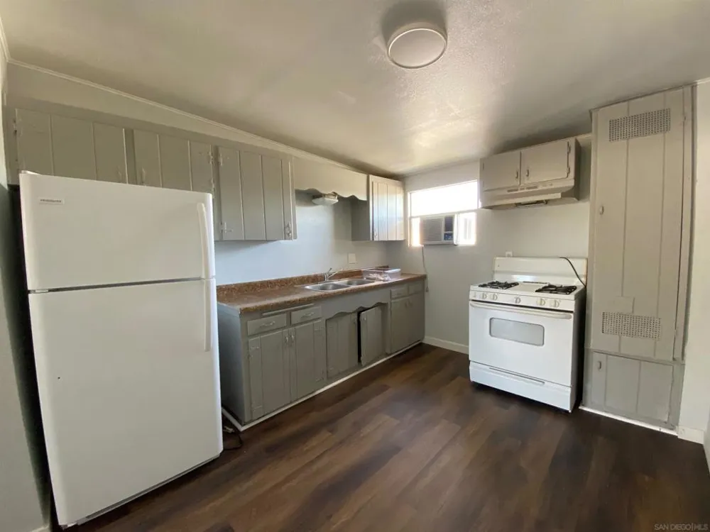 532 1st St #I El Cajon, CA 92021