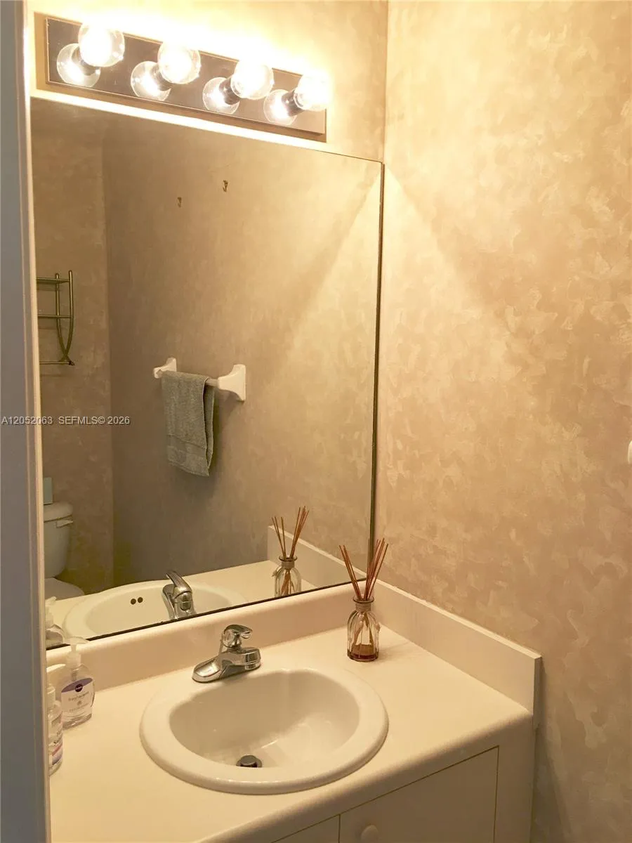 4258 Vineyard Cir Weston, FL 33332