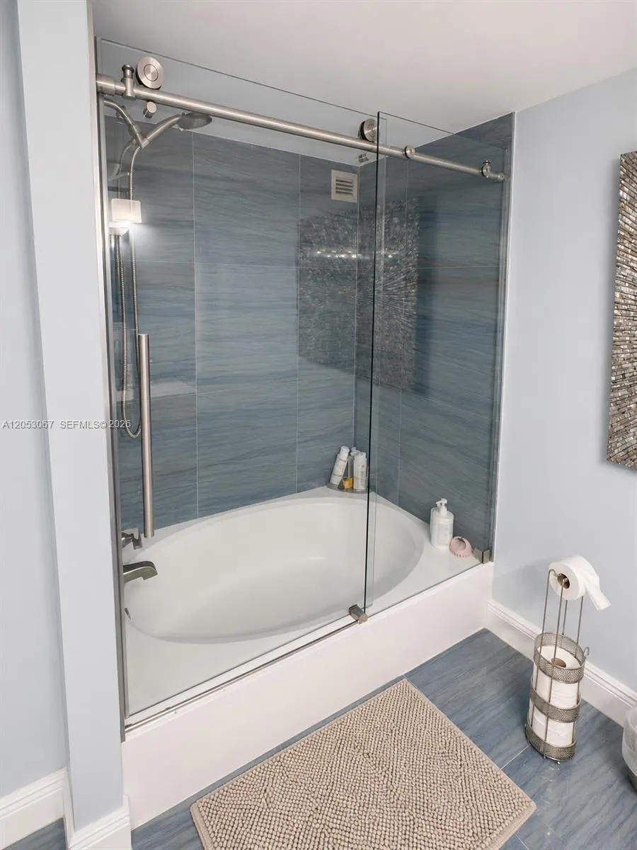 1000 Parkview Dr #710 Hallandale Beach, FL 33009