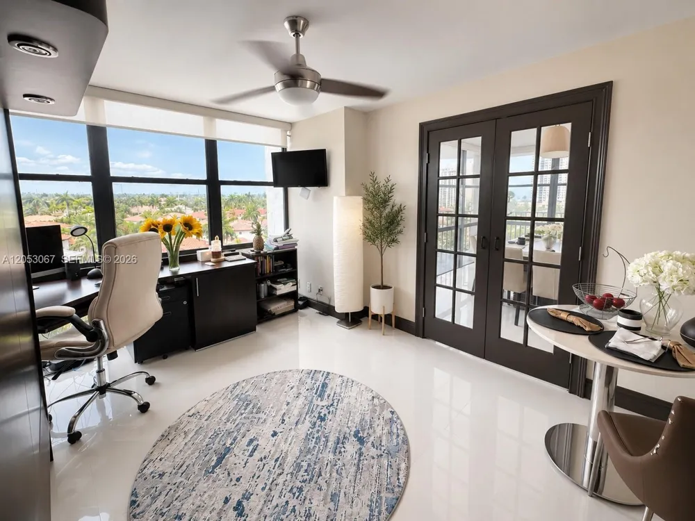 1000 Parkview Dr #710 Hallandale Beach, FL 33009