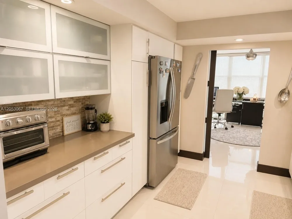 1000 Parkview Dr #710 Hallandale Beach, FL 33009