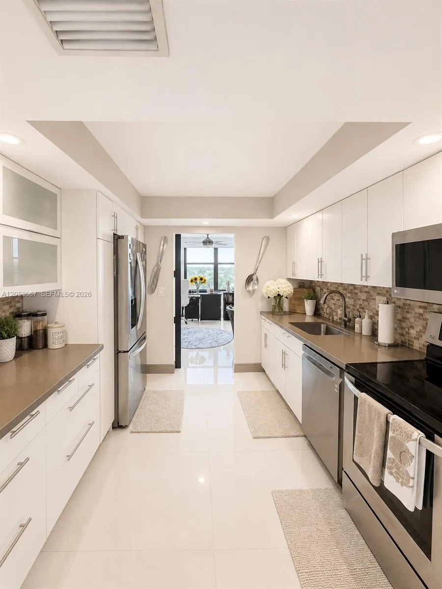 1000 Parkview Dr #710 Hallandale Beach, FL 33009
