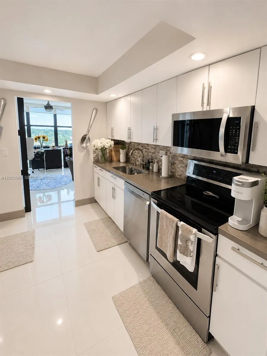 1000 Parkview Dr #710 Hallandale Beach, FL 33009
