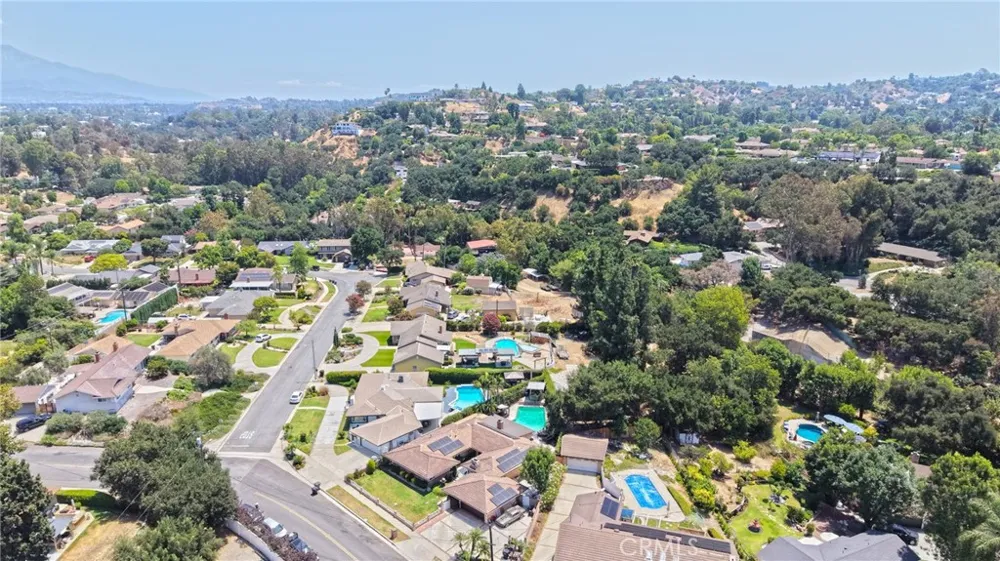 512 S Shouse Covina, CA 91724