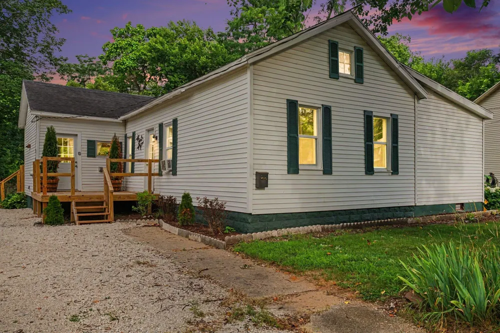212 S Lowe Street Dowagiac, MI 49047