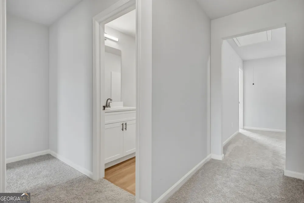47 Crest DR Hartwell, GA 30643