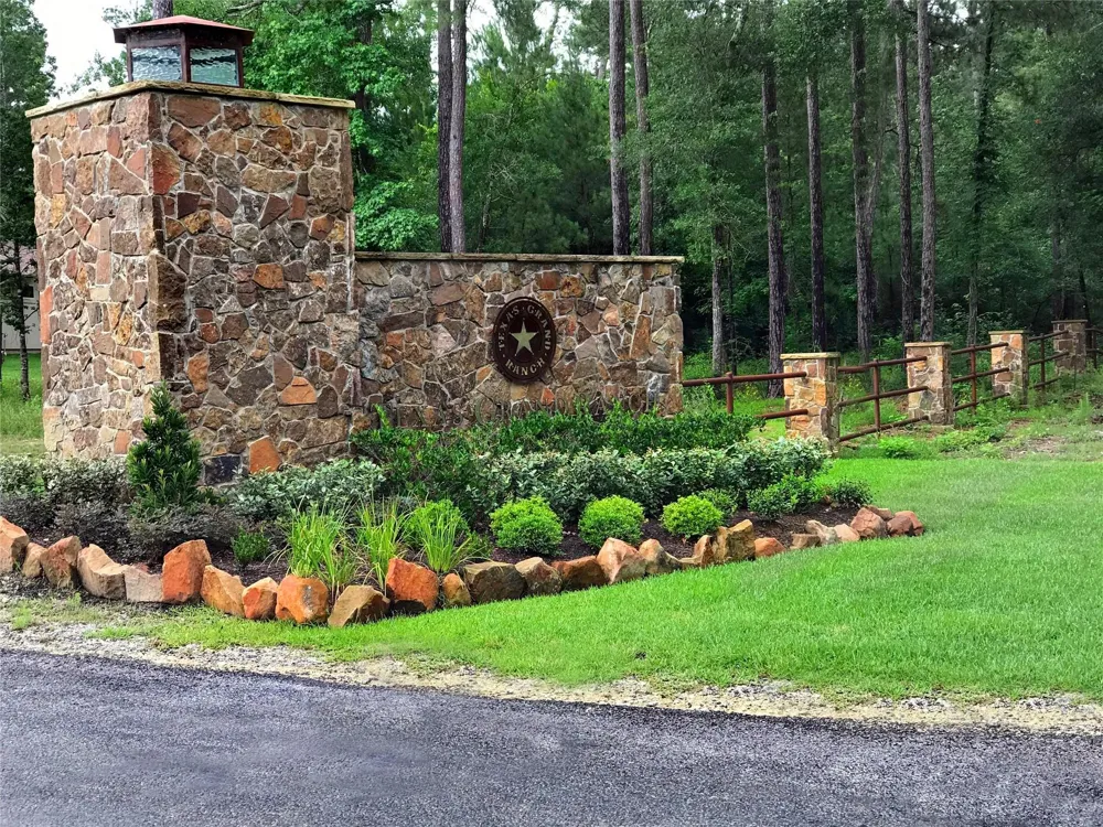 238 Sky Oak Lane Huntsville, TX 77340