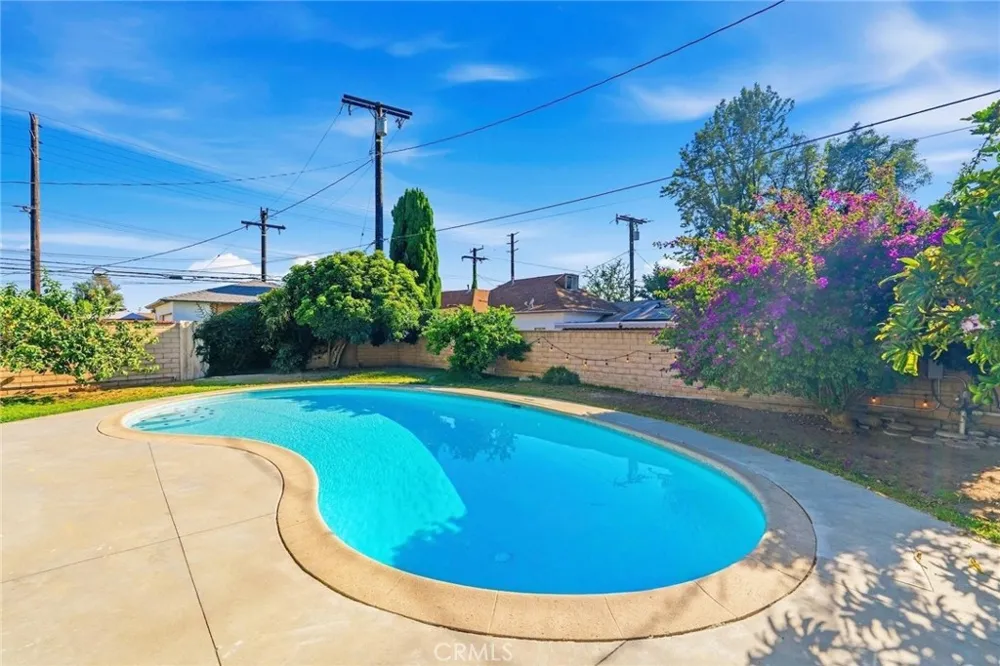 1111 Calera Covina, CA 91722