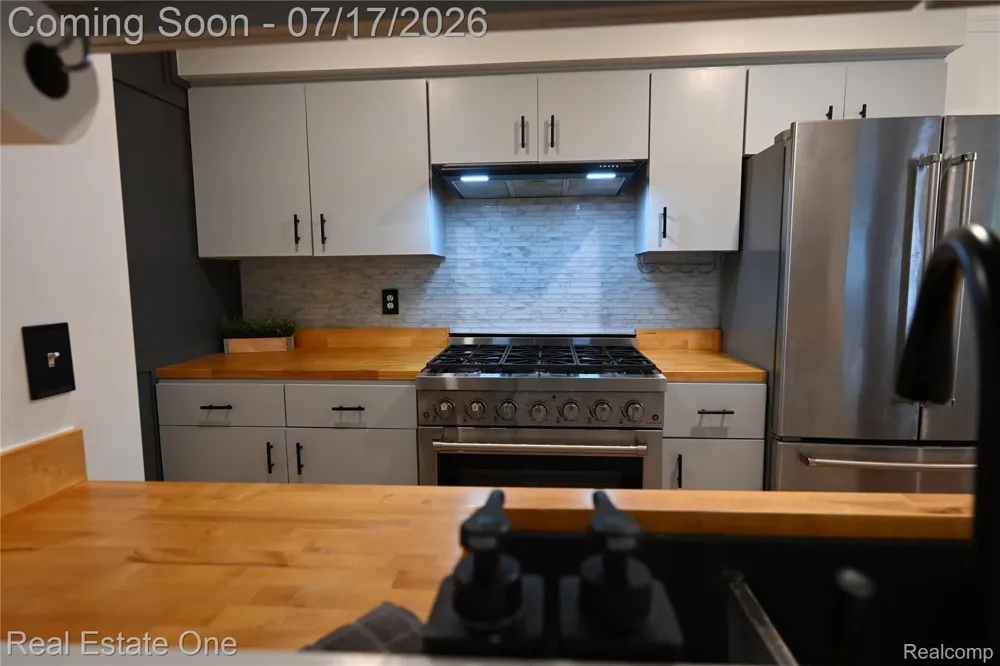 256 1st Street Rochester City, MI 48307