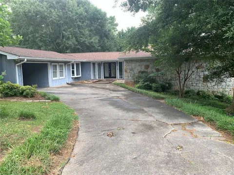 402 Emily Drive SW