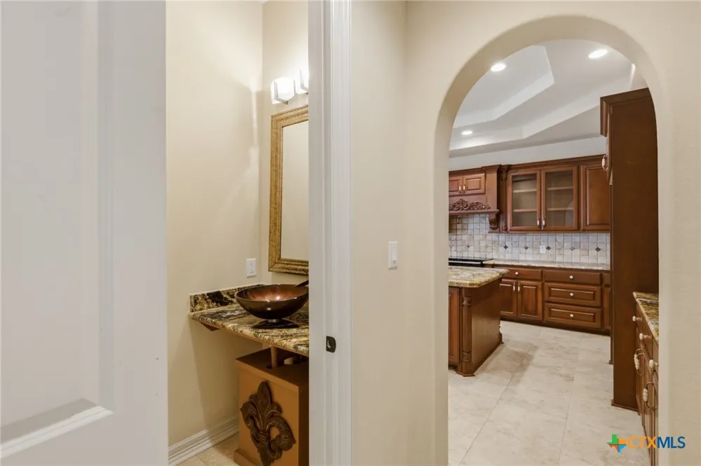 48 Post Oak Run Inez, TX 77968