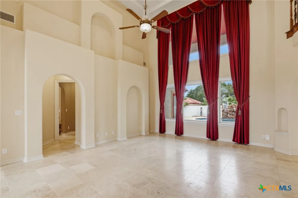 48 Post Oak Run Inez, TX 77968
