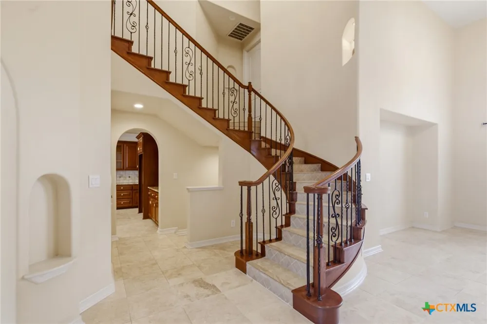 48 Post Oak Run Inez, TX 77968