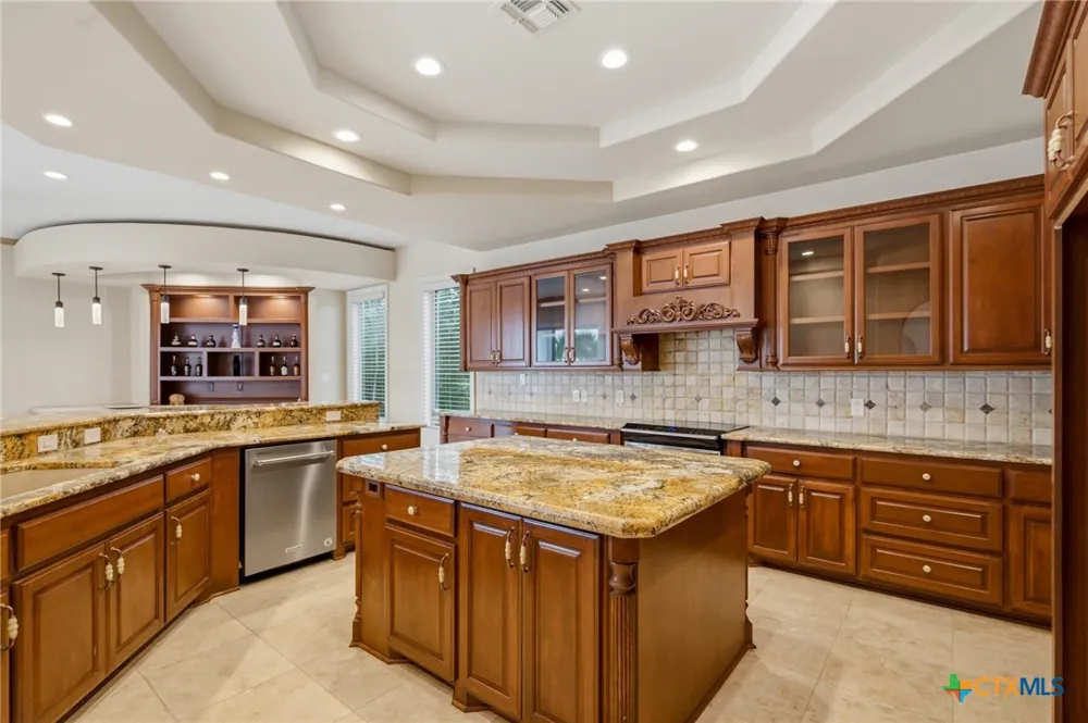 48 Post Oak Run Inez, TX 77968