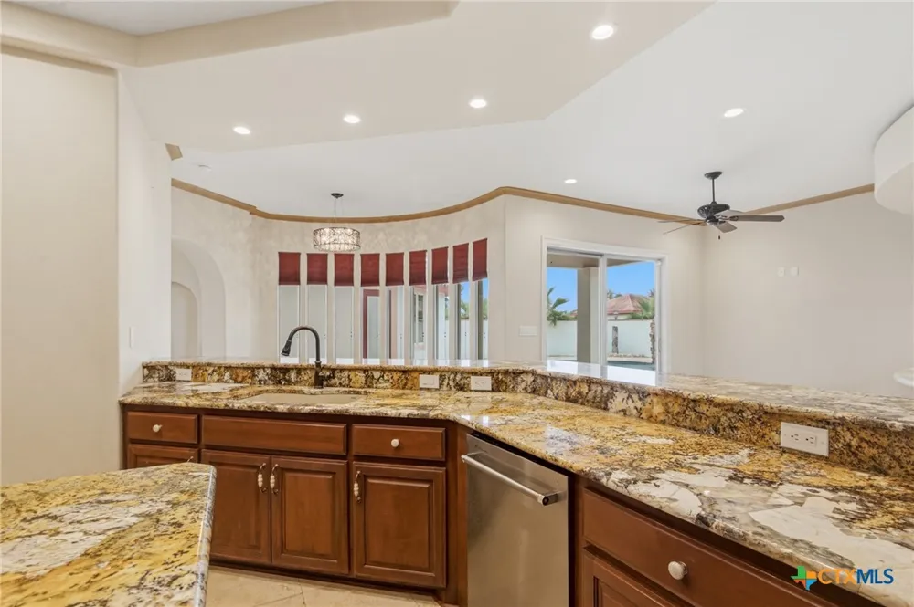 48 Post Oak Run Inez, TX 77968