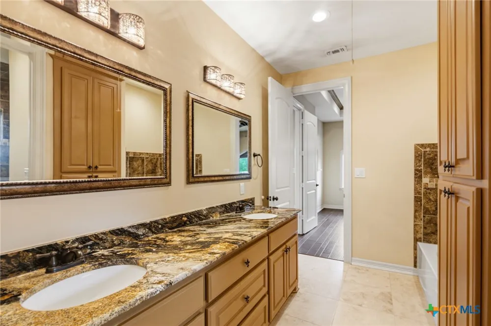 48 Post Oak Run Inez, TX 77968