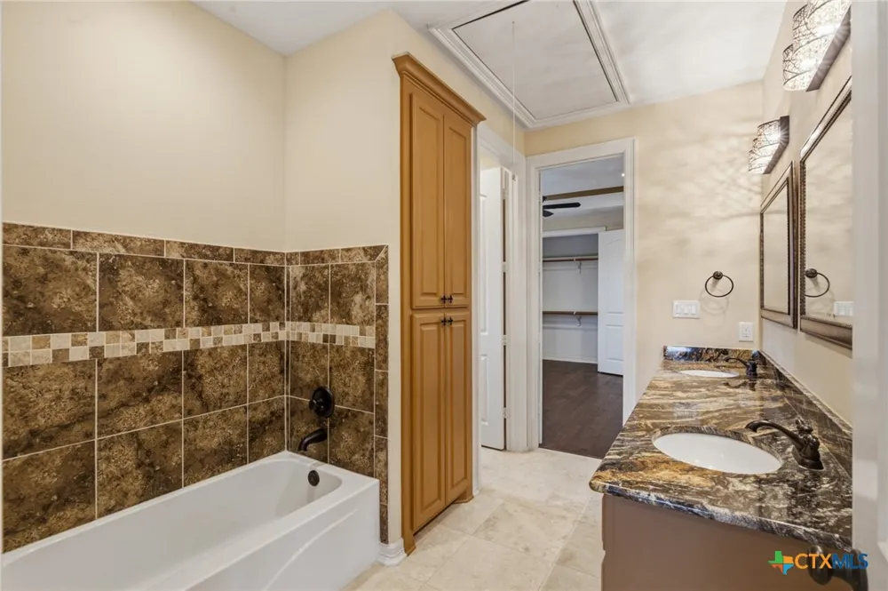 48 Post Oak Run Inez, TX 77968