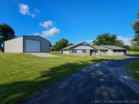 533 W Woodland Drive