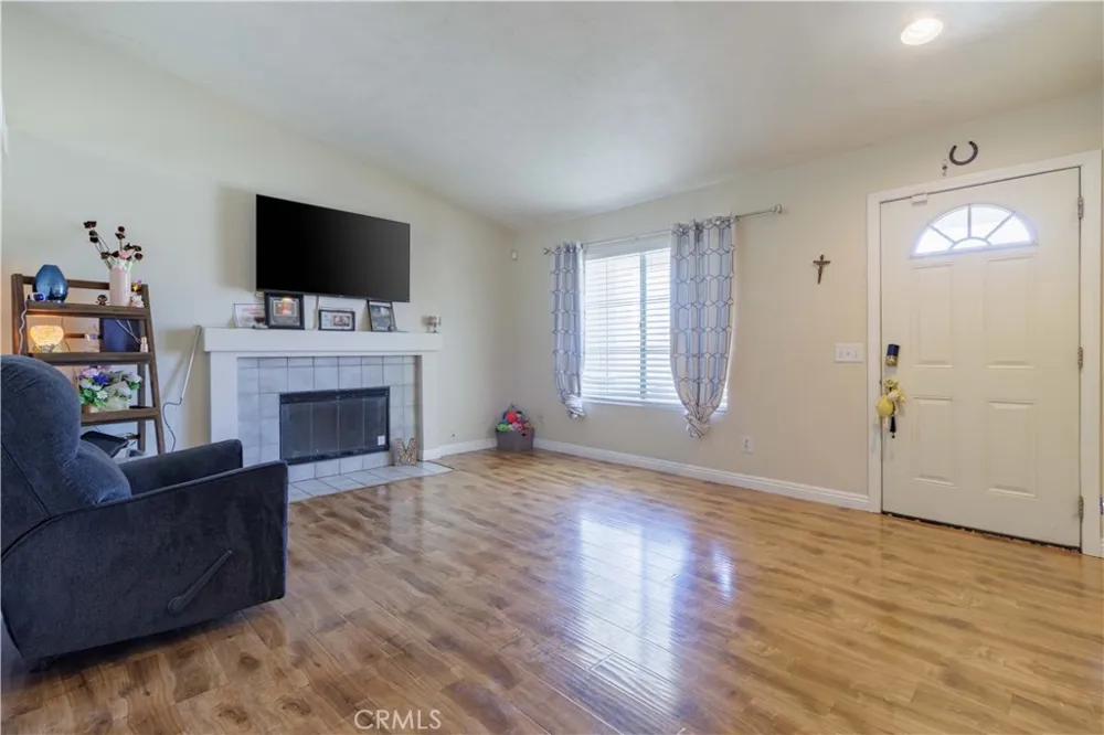 8544 Dove Creek Hesperia, CA 92344