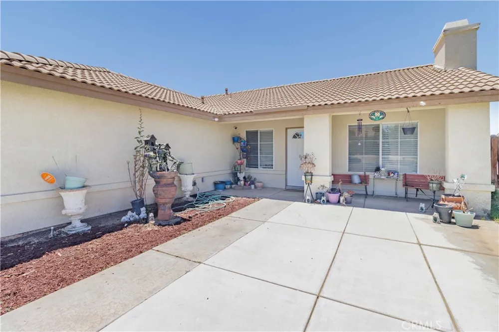 8544 Dove Creek Hesperia, CA 92344