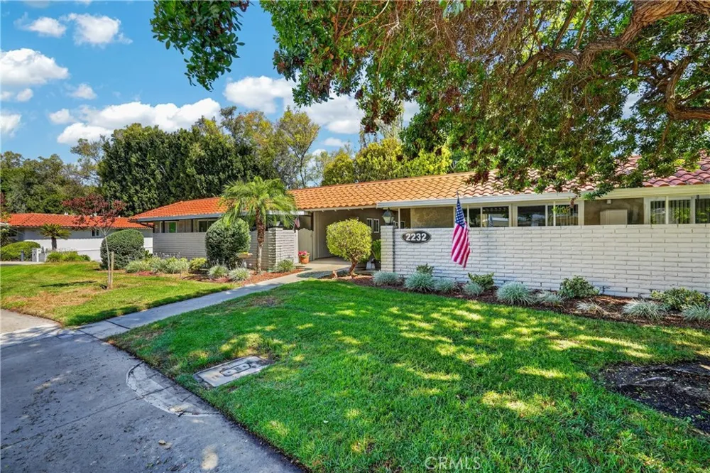 2232 Via Puerta #A Laguna Woods, CA 92637