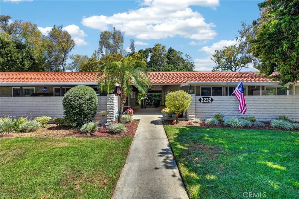 2232 Via Puerta #A Laguna Woods, CA 92637