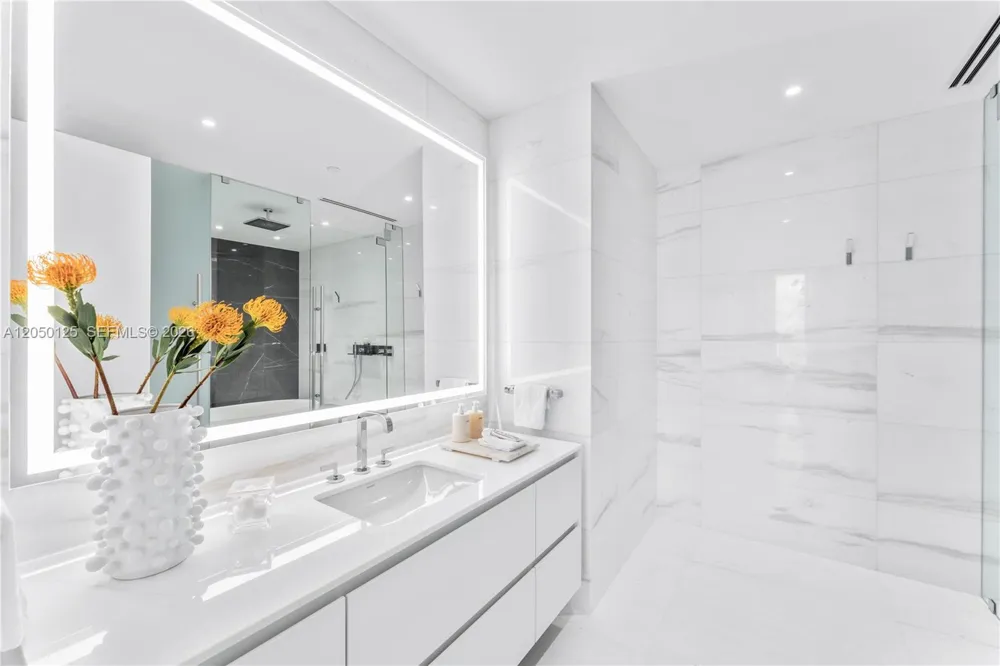 300 Biscayne Blvd Way #4309 Miami, FL 33131