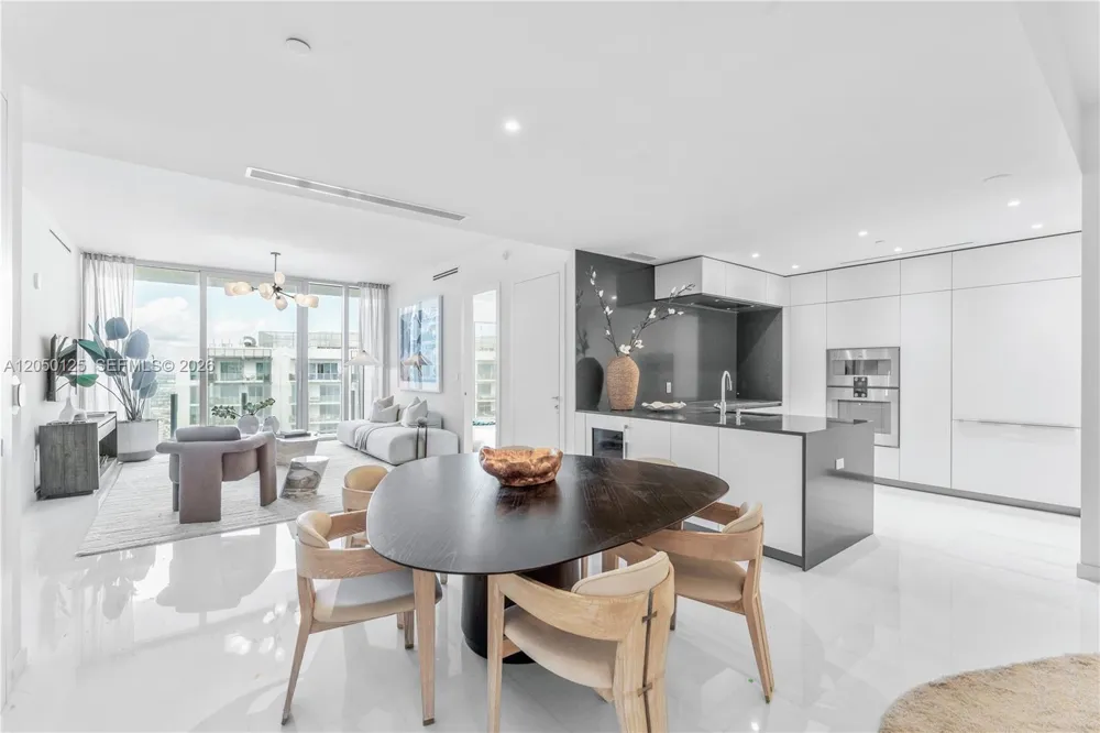 300 Biscayne Blvd Way #4309 Miami, FL 33131
